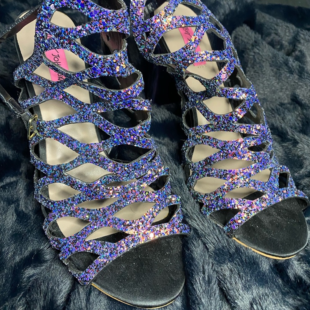 Betsey Johnson purple black pick & nude heels